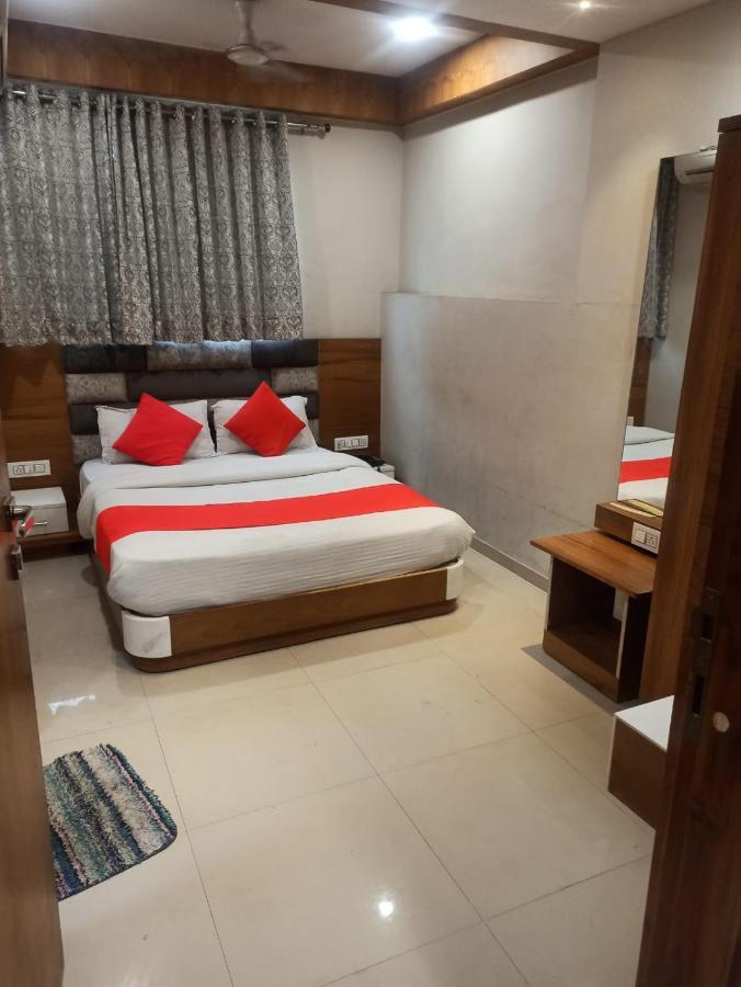 Hotel Madhav Villa Ahmedabad Exterior photo