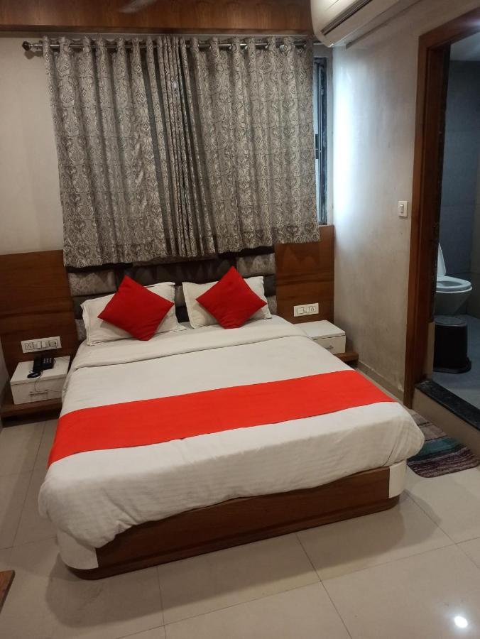 Hotel Madhav Villa Ahmedabad Exterior photo