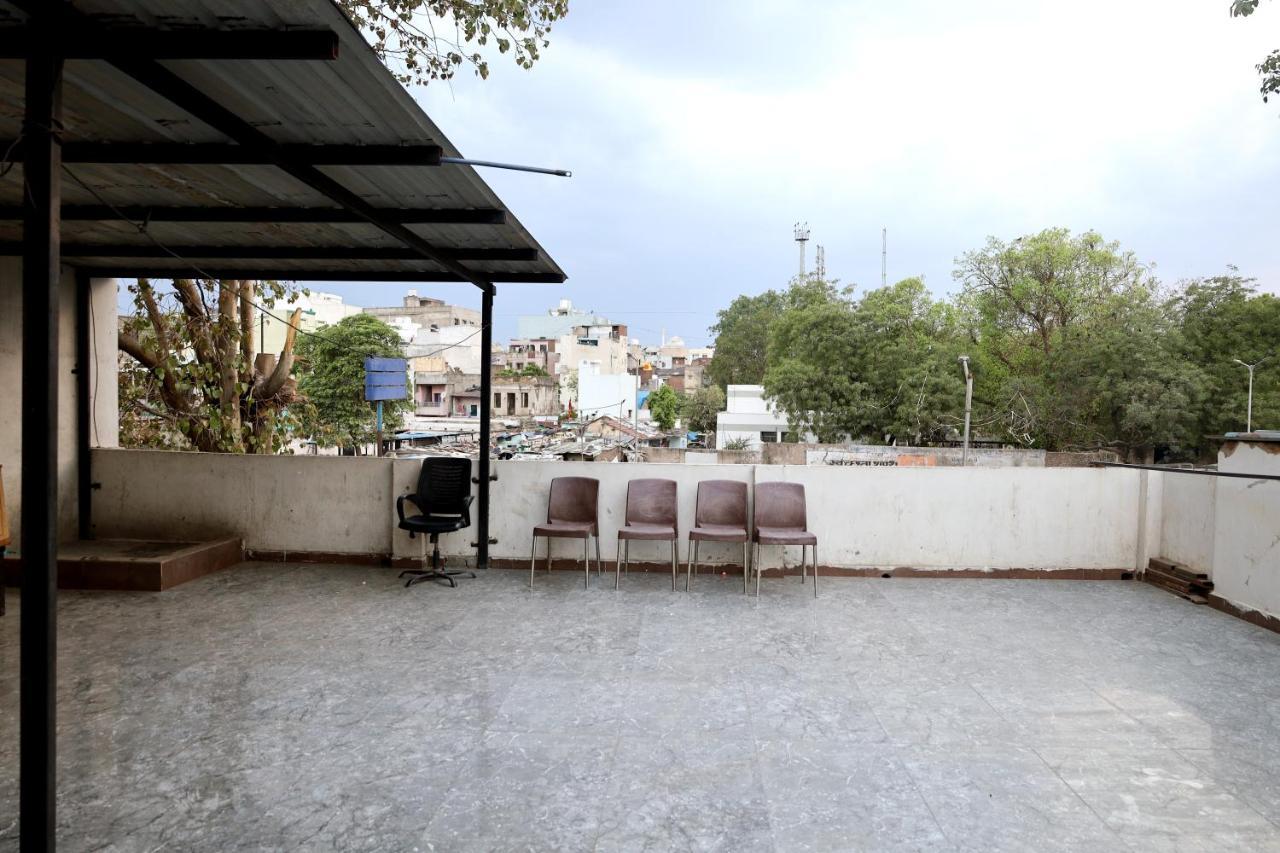 Hotel Madhav Villa Ahmedabad Exterior photo